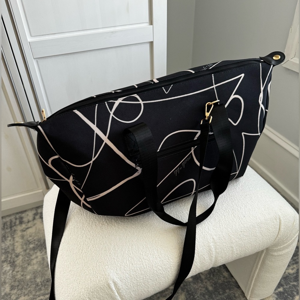 Mali and Lili Duffle Bag - Picture 1 of 3